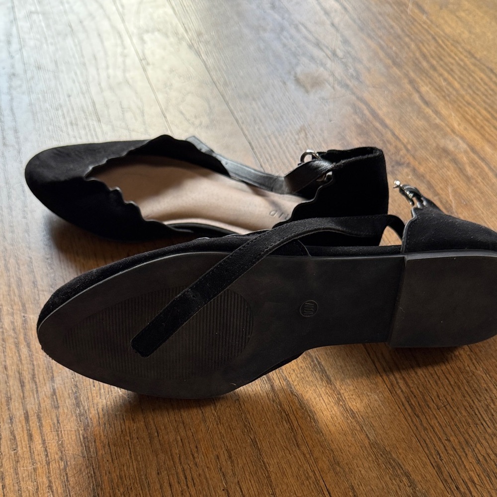 Black Scalloped Flats by [Brand] - Picture 2 of 4